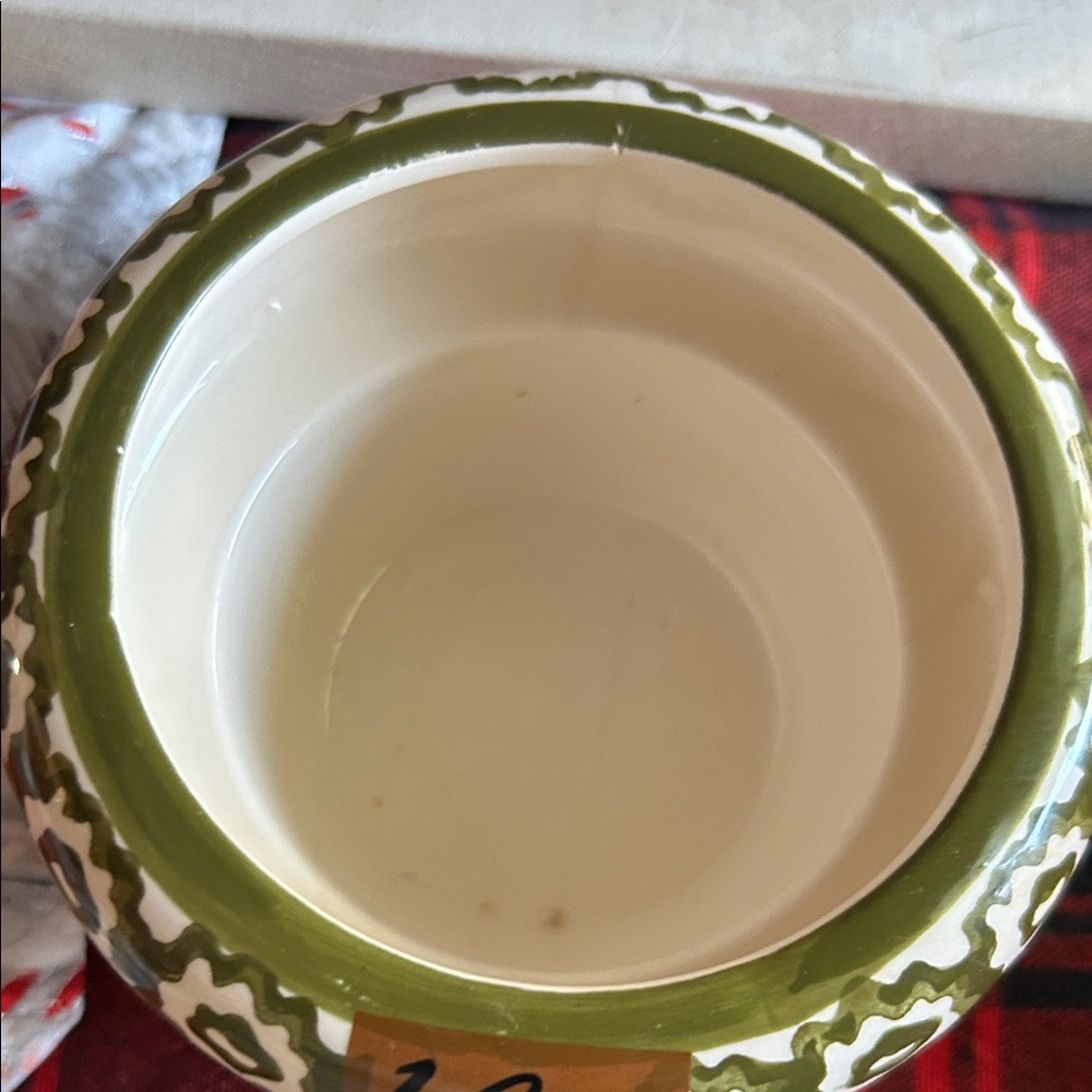 Temptations Green and Cream Measuring Cups - Picture 6 of 15